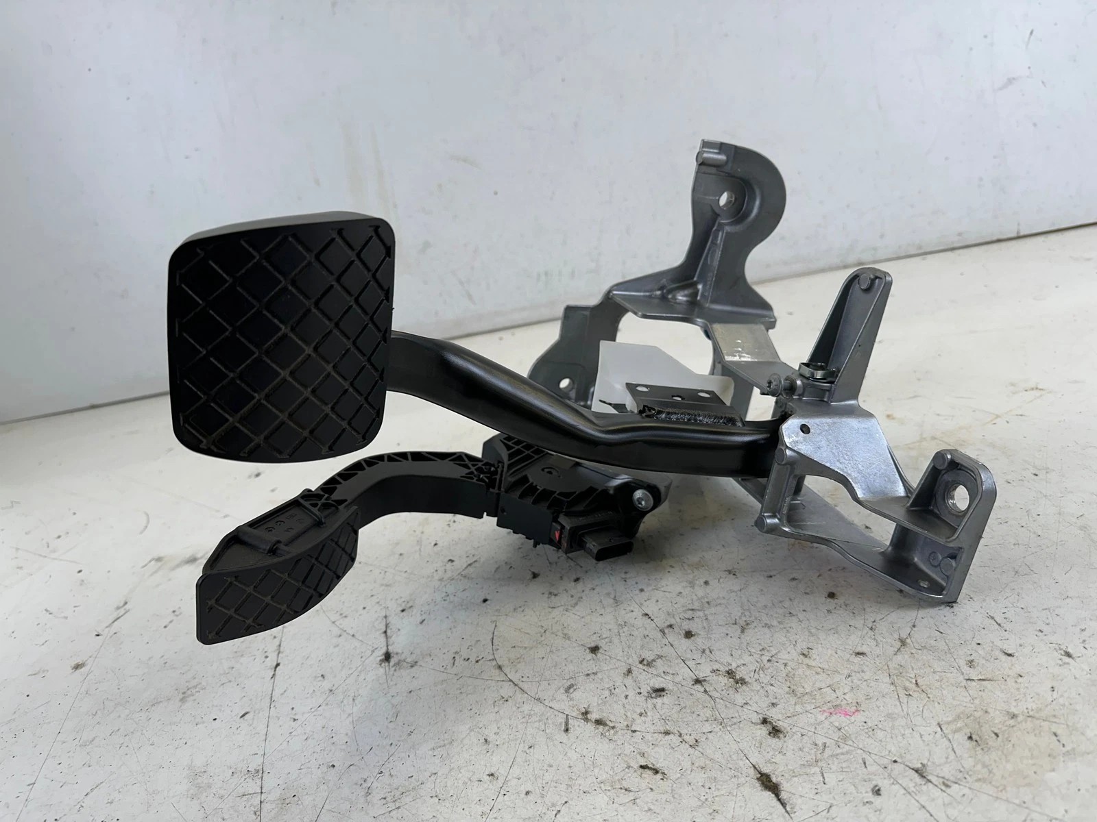 resimler/genel/Audi Q8 E-Tron Pedalı 2018 4KL 723 523