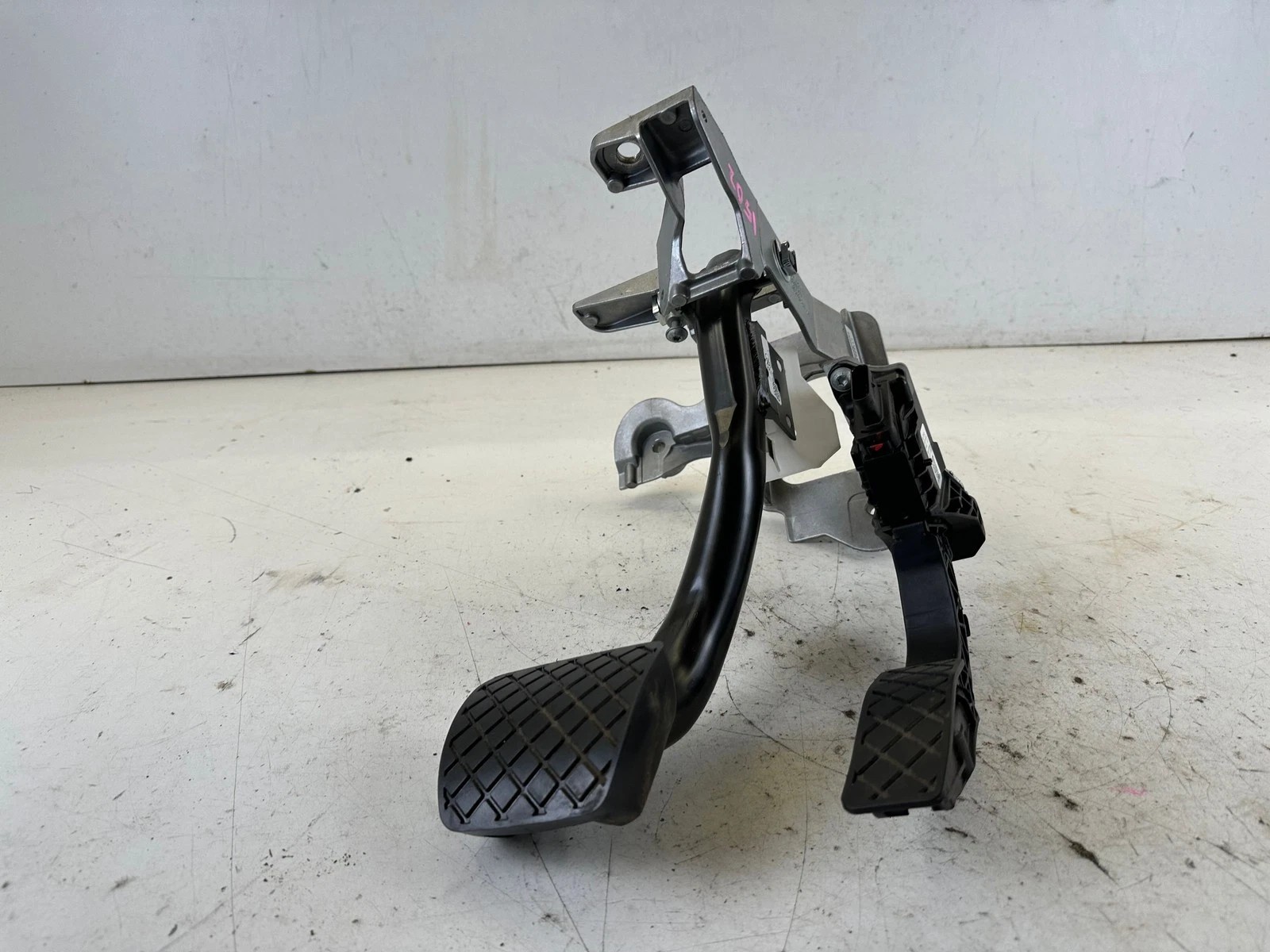 resimler/genel/Audi Q8 E-Tron Pedalı 2018 4KL 723 523