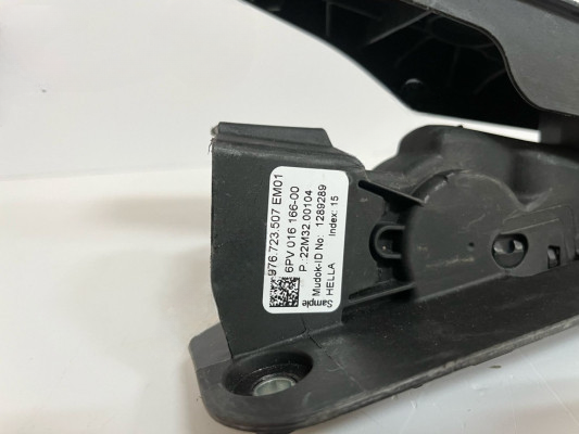 resimler/genel/PORSCHE PANERAMA 2015 GAZ PEDALI ORJİNAL 976723507