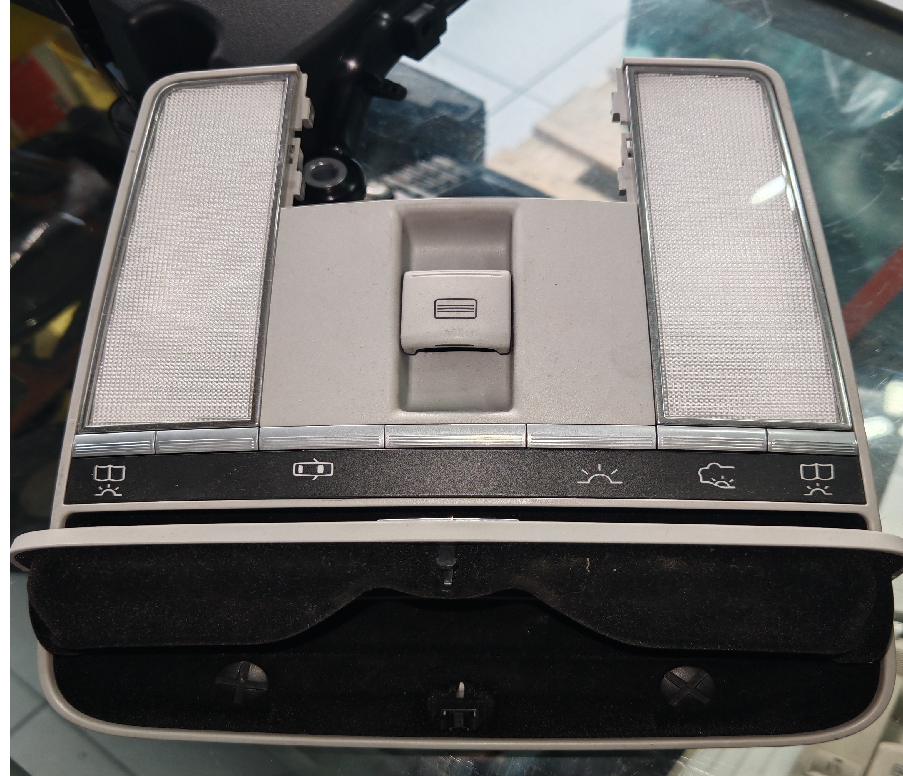 resimler/genel/A2168705526, A21687055267E94 Mercedes-Benz - S-CLASS (W221) -(W216)  Ön Okuma Tavan Lambası  (ATA)