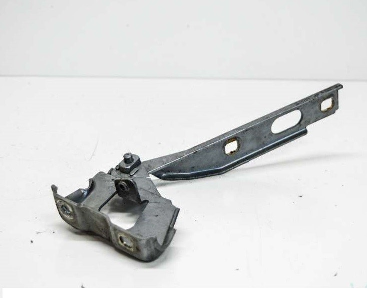 MOTOR KAPUT MENTEŞESİ SAĞ A4 2009-